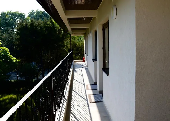 Anca 4* סאטורן