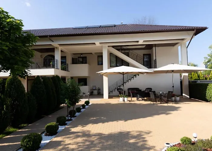 Anca 4* סאטורן